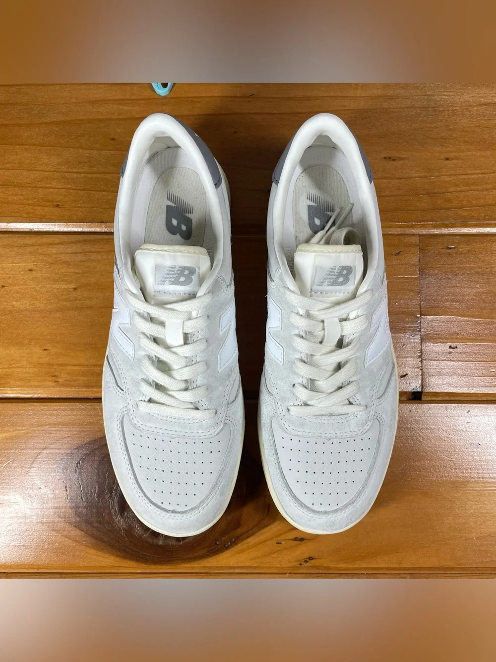 New Balance T500 Mens Size 7 / Womens 8.5 White Gray Suede Sneakers CT500PMG